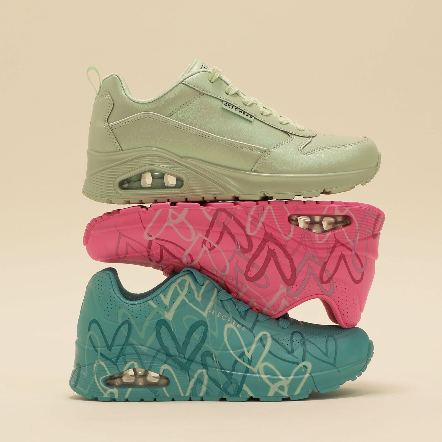 Drei gestapelte Damen Sneaker UNO von Skechers